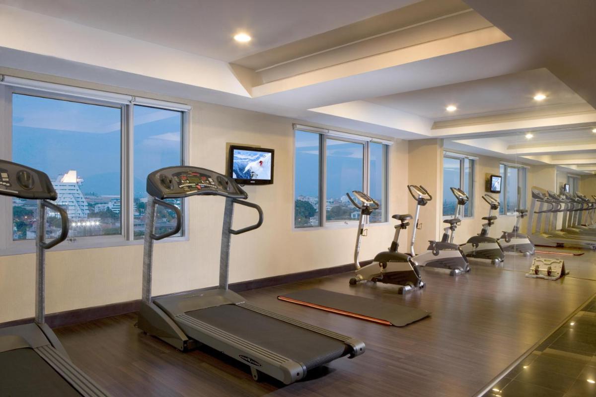 Hotel Santika Pandegiling - Surabaya - Housity