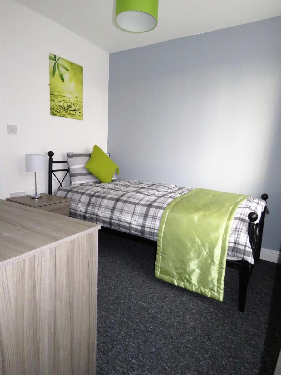 StayNEC Moat House Birmingham - For Company, Contractor and Leisure Stays - NEC, HS2, JLR, Airport - Hizvo