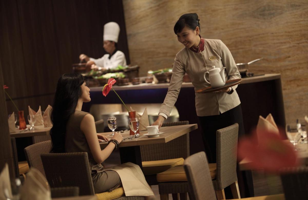 Hotel Santika Pandegiling - Surabaya - Housity