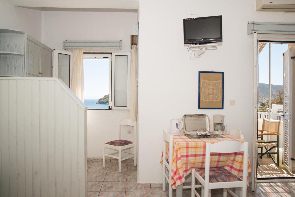 Captain Manos Studio Apartments - Housity
