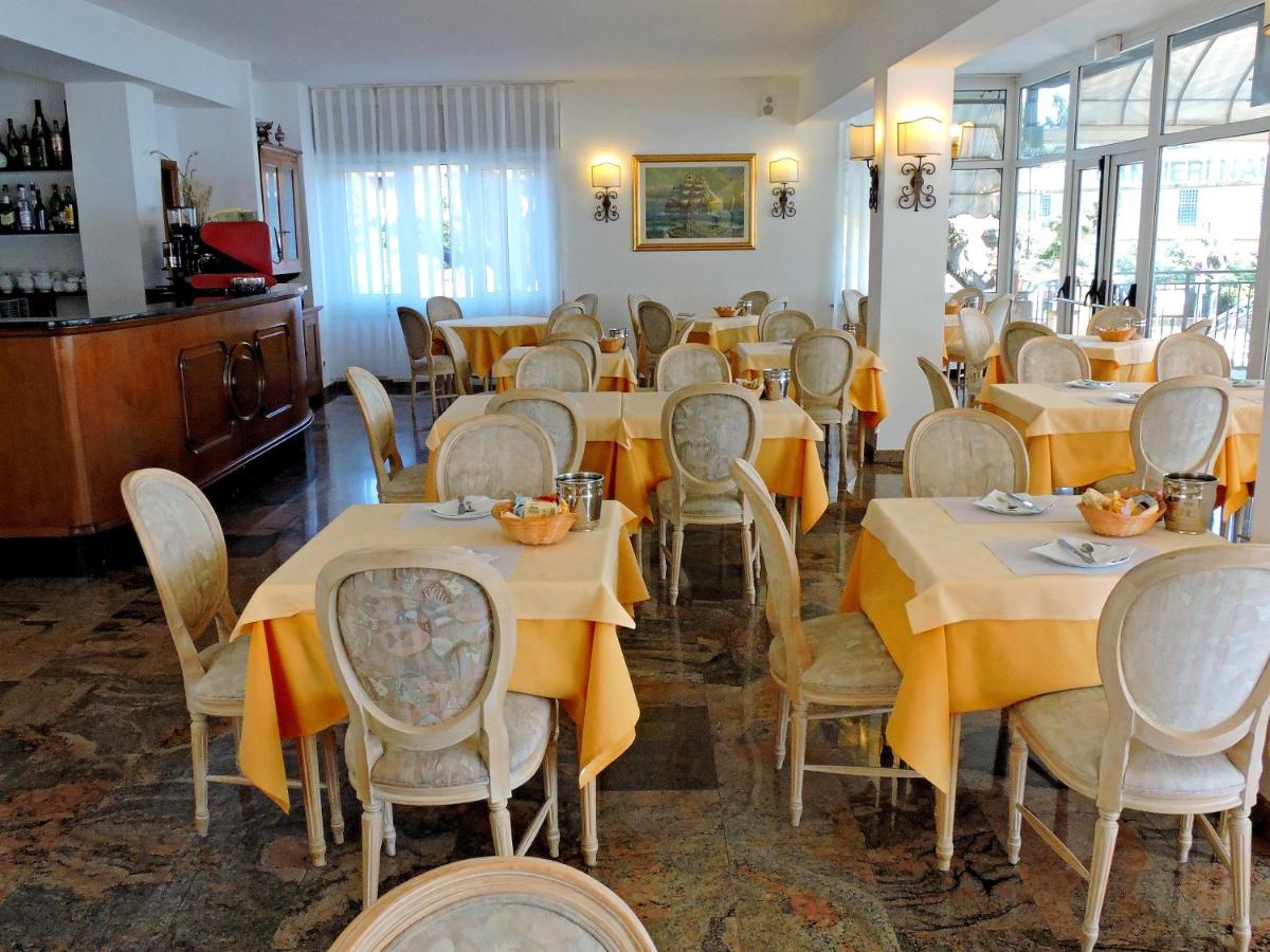 Hotel Capri - Housity