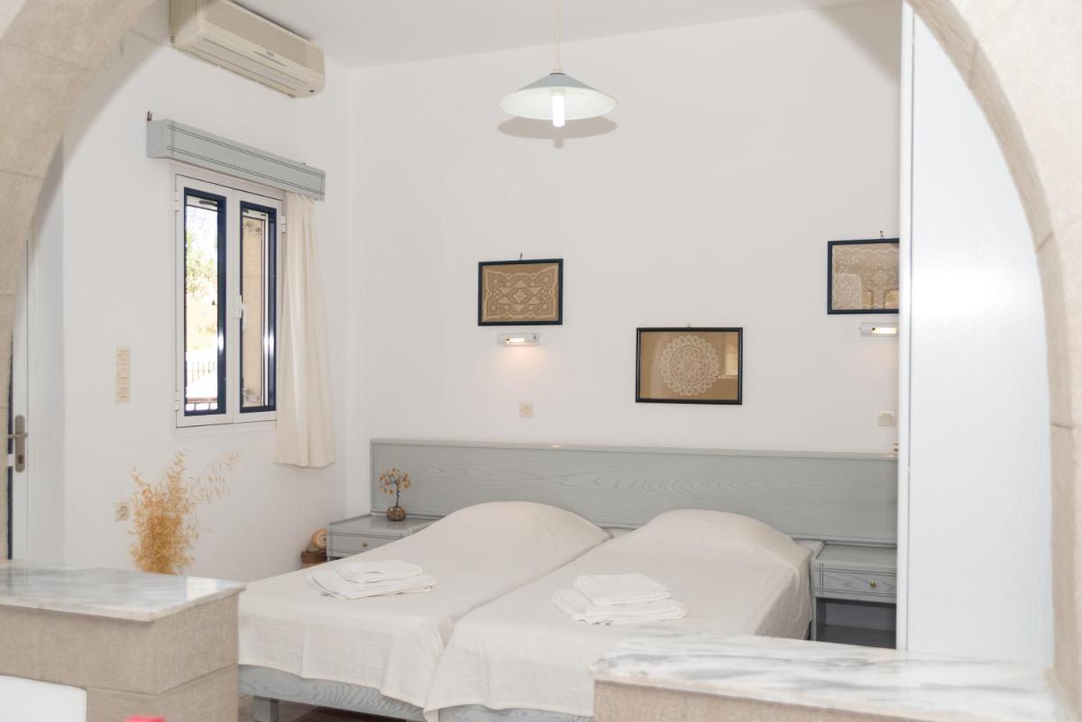 Captain Manos Studio Apartments - Housity