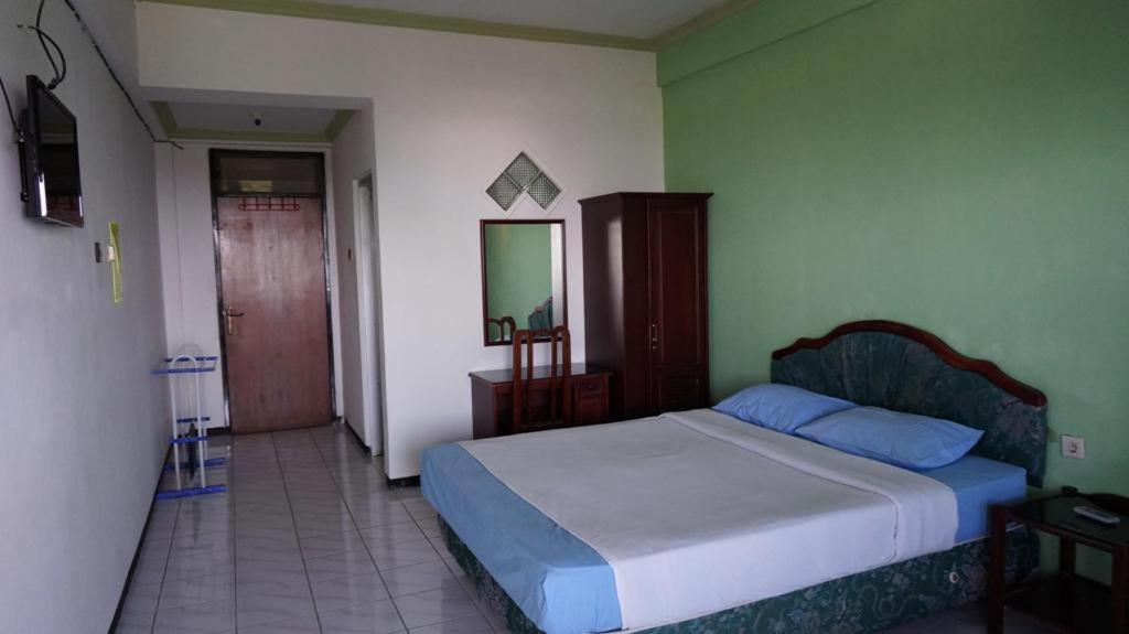 Hotel Surya Indah Batu Malang - Housity