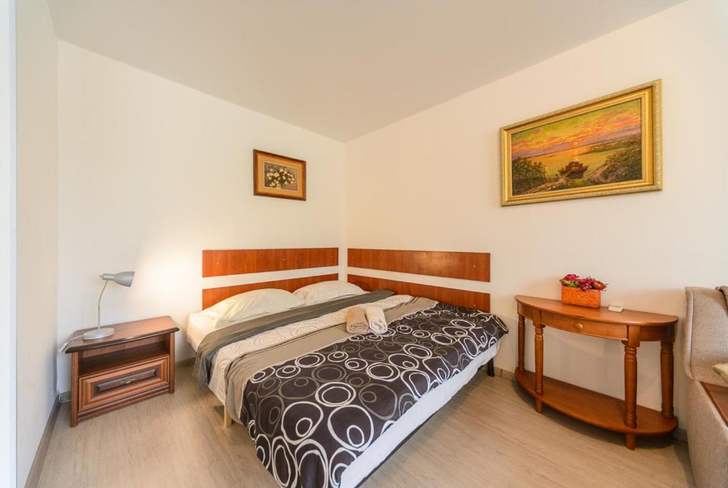 Bright new apartment near airport Zhylayny - Housity