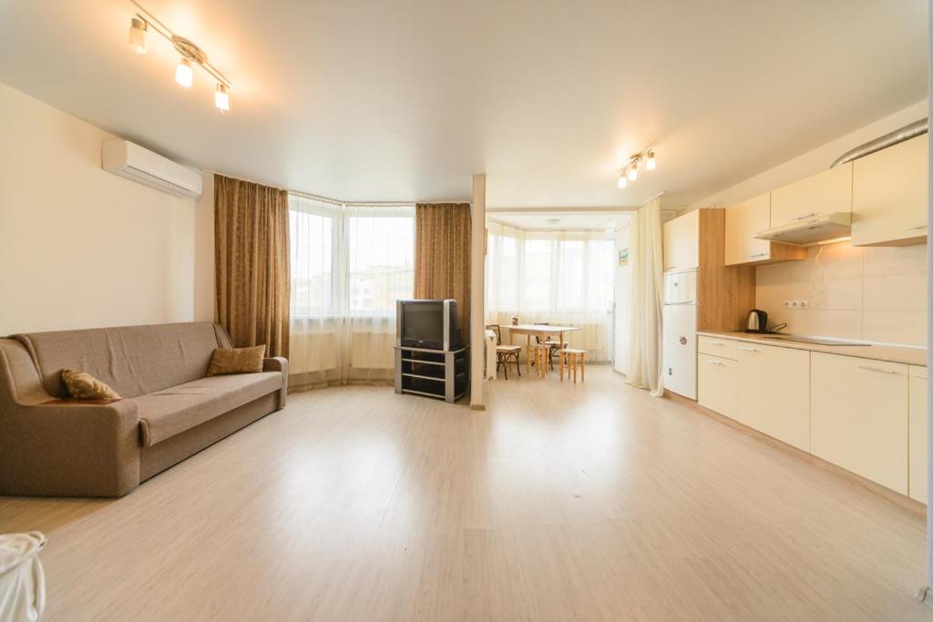 Bright new apartment near airport Zhylayny - Housity