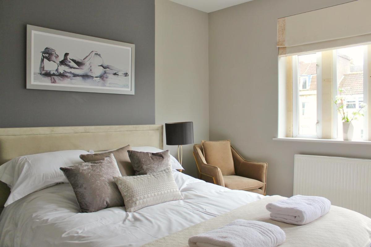 Central Bath House Group Accommodation - Housity