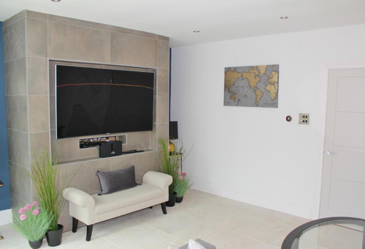 Central Bath House Group Accommodation - Housity