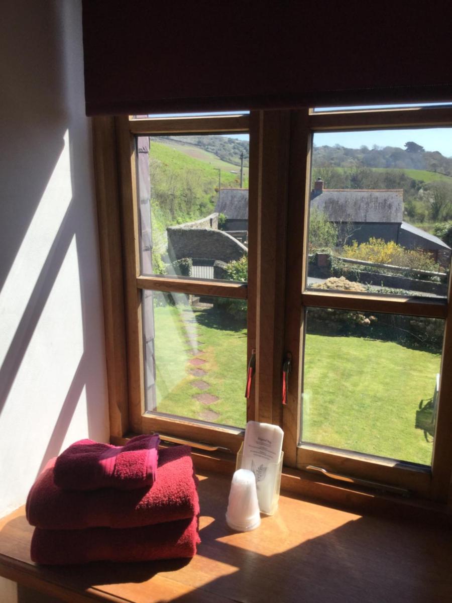 Coombe House B&B - Housity