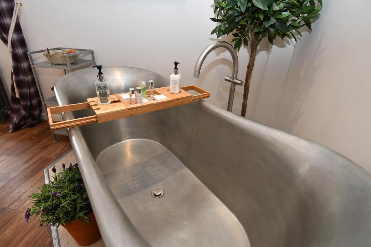 The Swan Hotel, Alresford - Housity