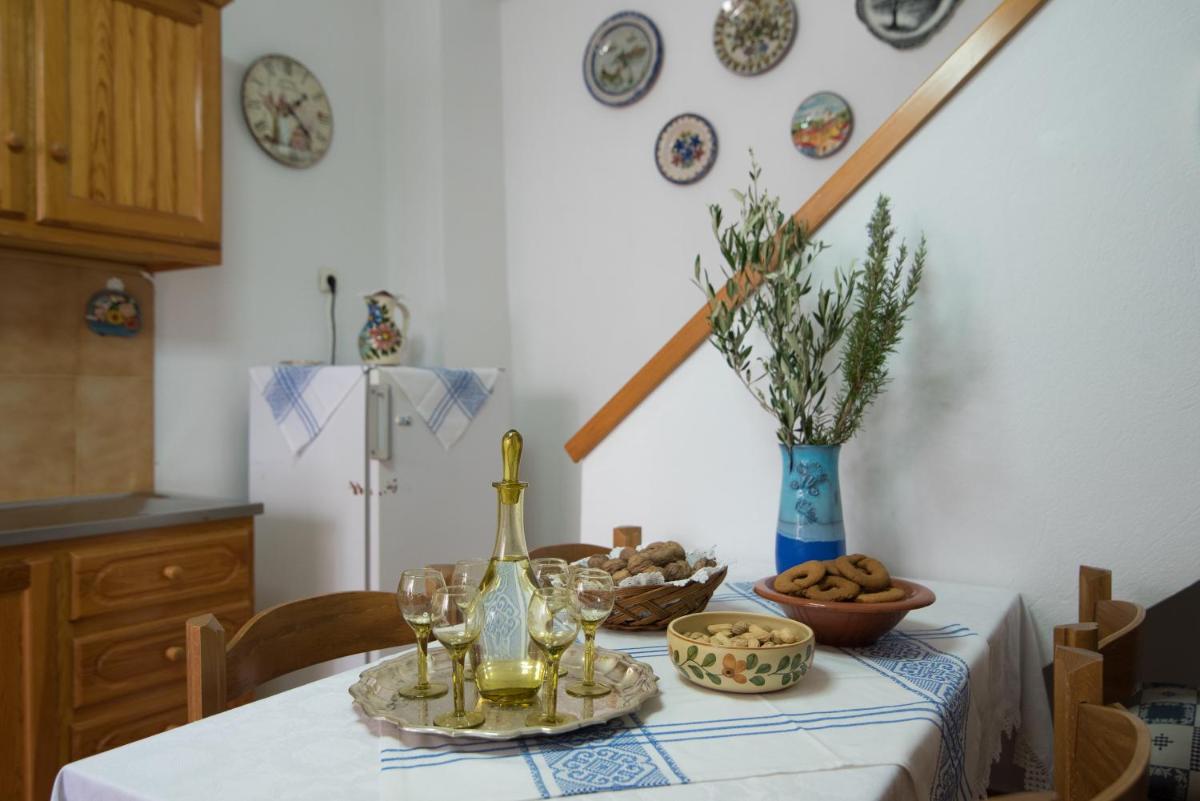 Elenia's House in Mochos - Housity
