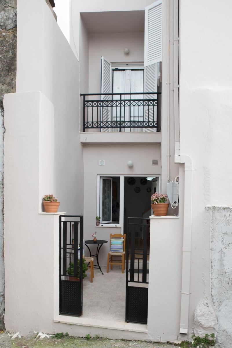 Elenia's House in Mochos - Housity