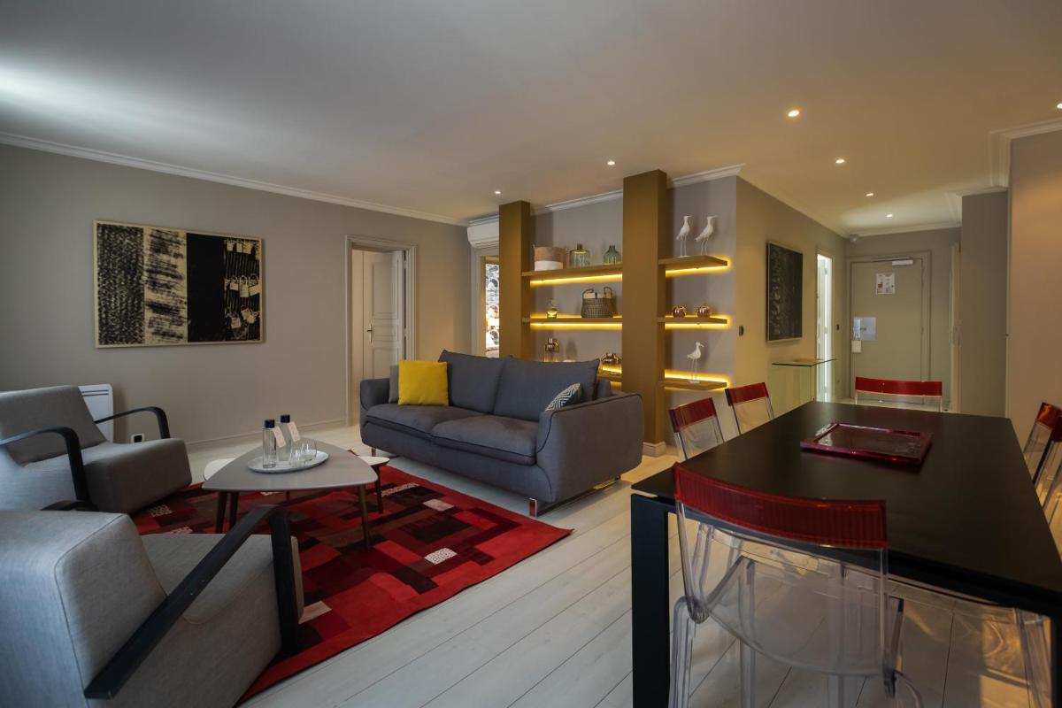 Coin salon dans l'établissement Résidence & Spa Le Prince Régent