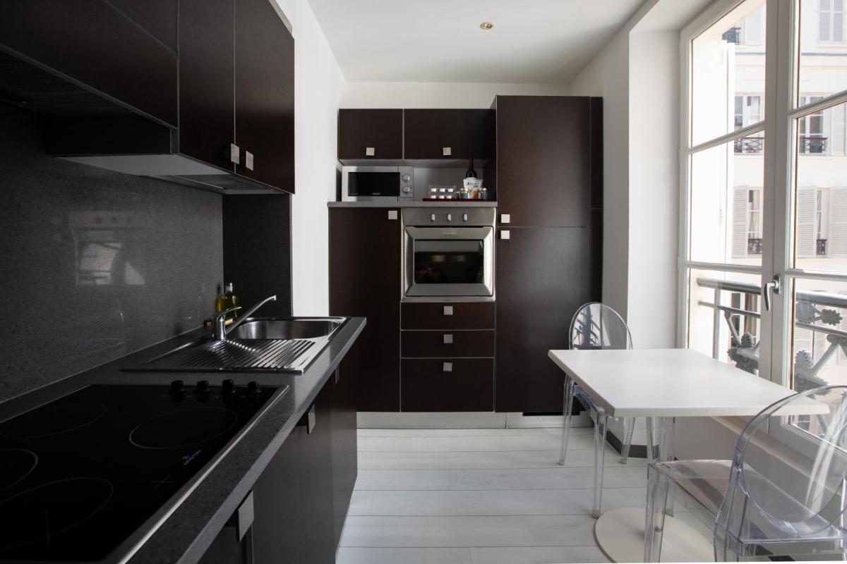 Cuisine ou kitchenette dans l'établissement Résidence & Spa Le Prince Régent