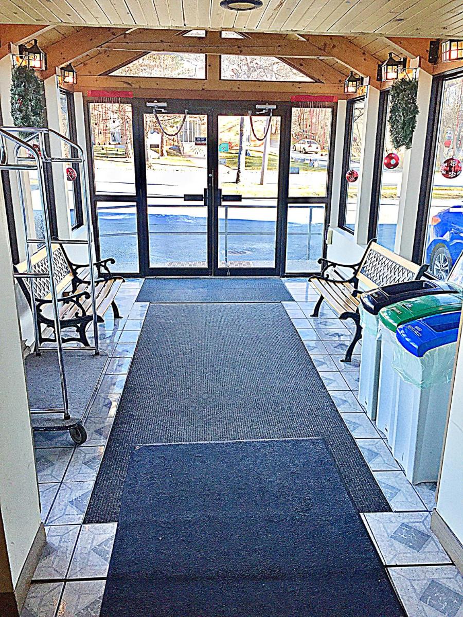 Coastal Inn Dartmouth - Housity