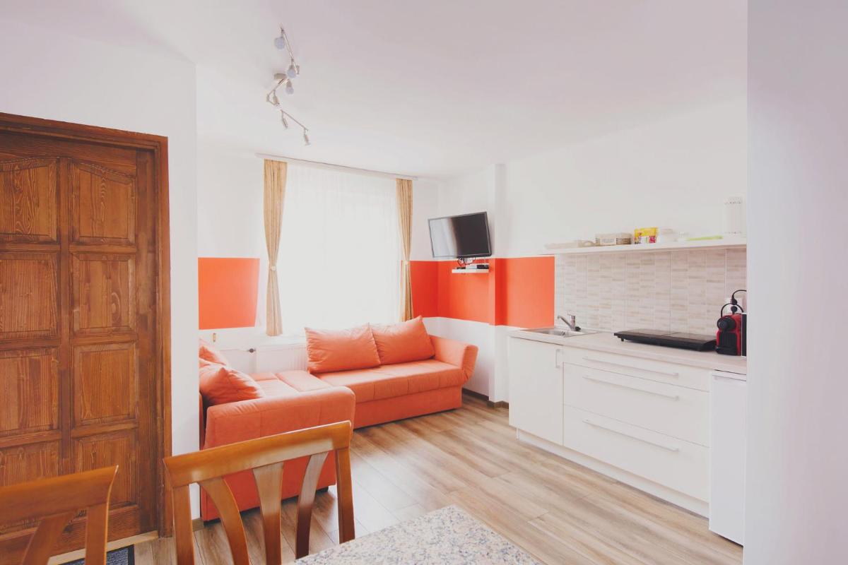 Jerry Apartman - Housity