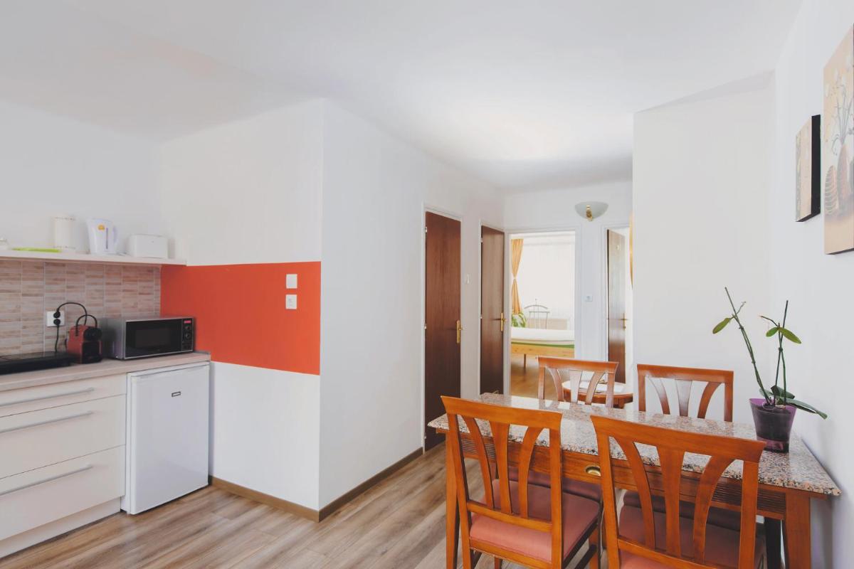 Jerry Apartman - Housity