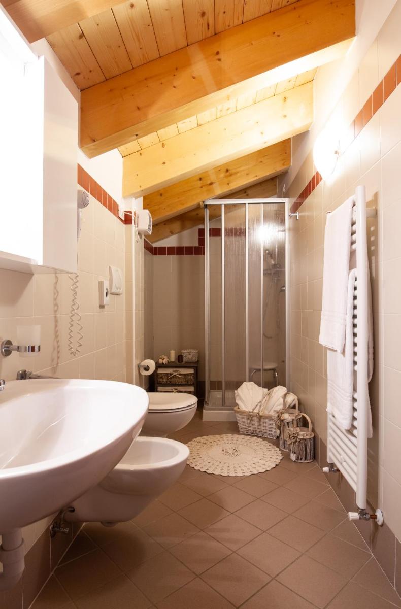 Hotel Chalet Giasenei - Housity