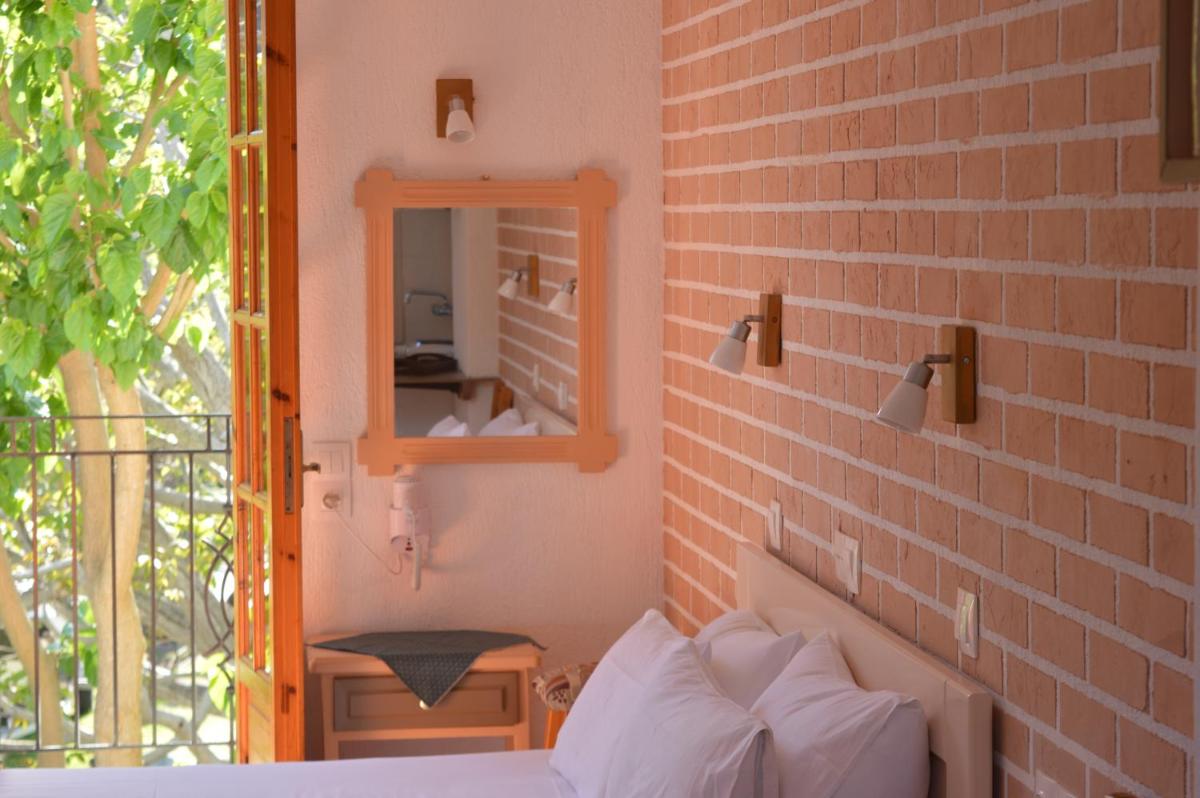 Anna George Studios - Housity