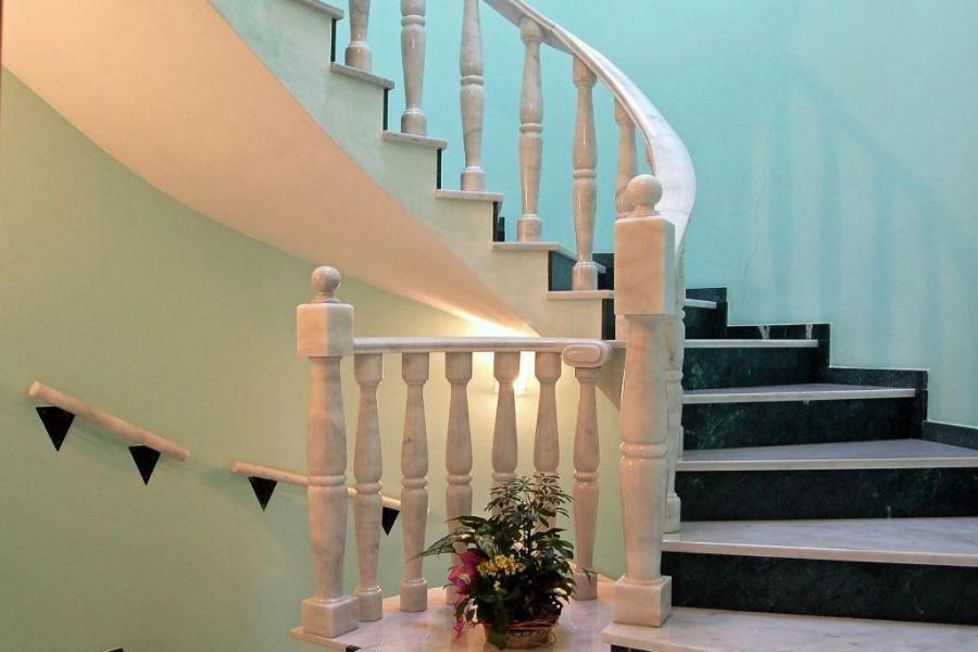 Hotel Brezales - Housity