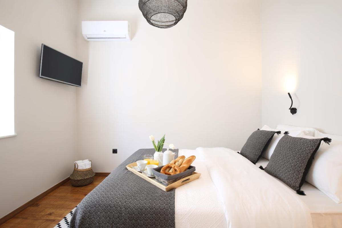 Little Small Villa In Psychiko, Athens - Housity