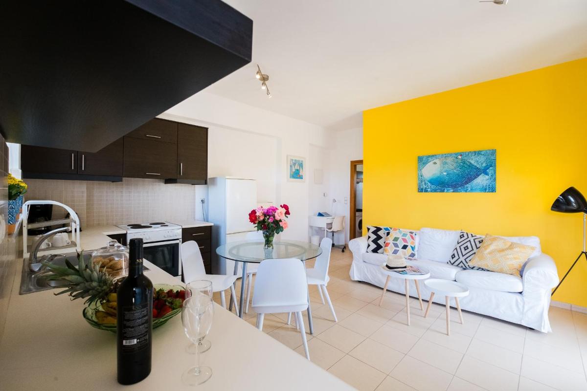 Vibrant flat for a couple, few minutes to Beaches - Housity