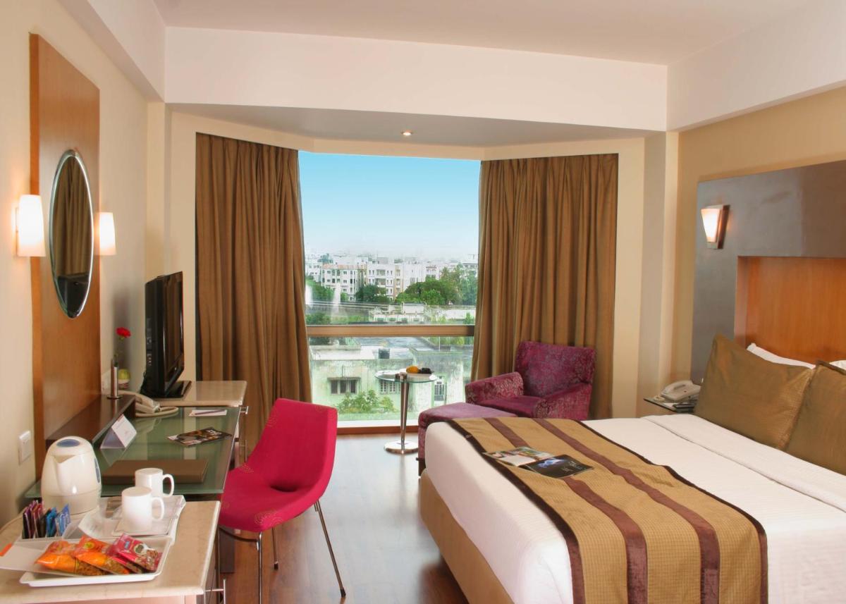 The Golkonda Hotel - Housity