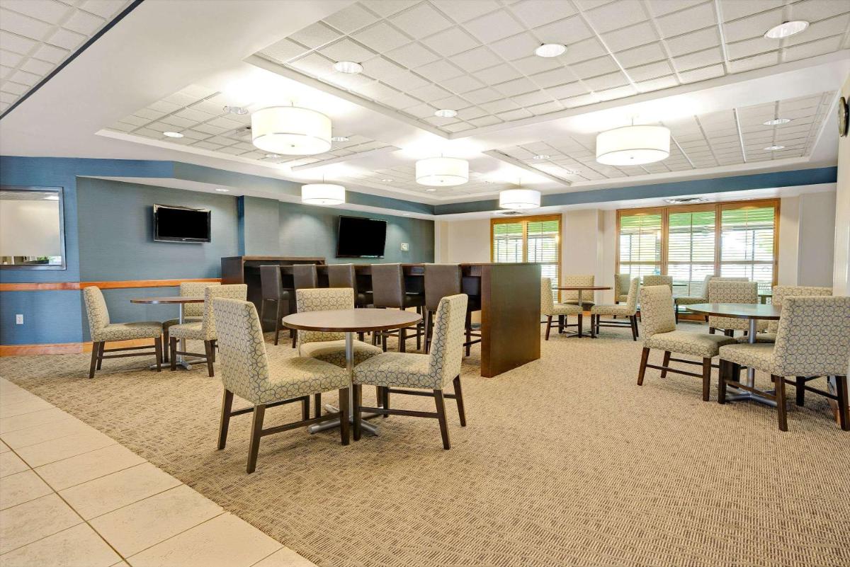 Wingate by Wyndham Fargo - Housity