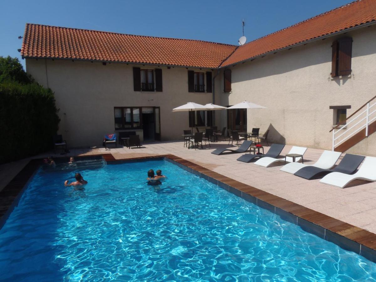 Piscine de l'établissement Maison Legate "Hôtel Le Baudiere & Spa" ou située à proximité