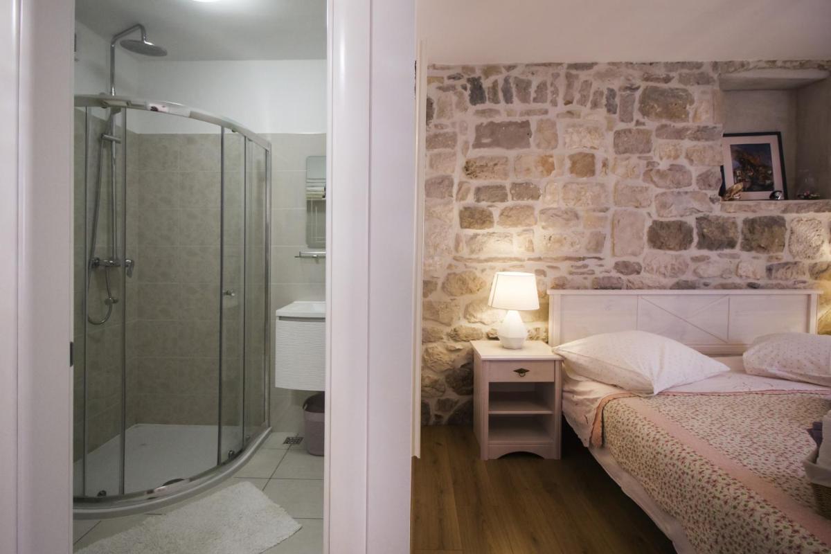 Apartments Dvor - ap1, ap2, ap3 - Housity