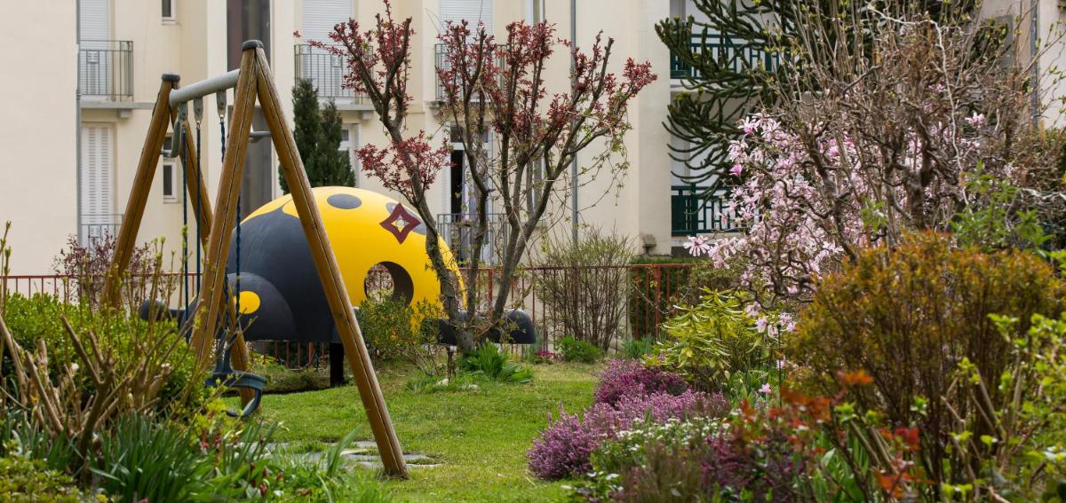 Jardin de l'établissement Hôtel-Résidence Le Lys