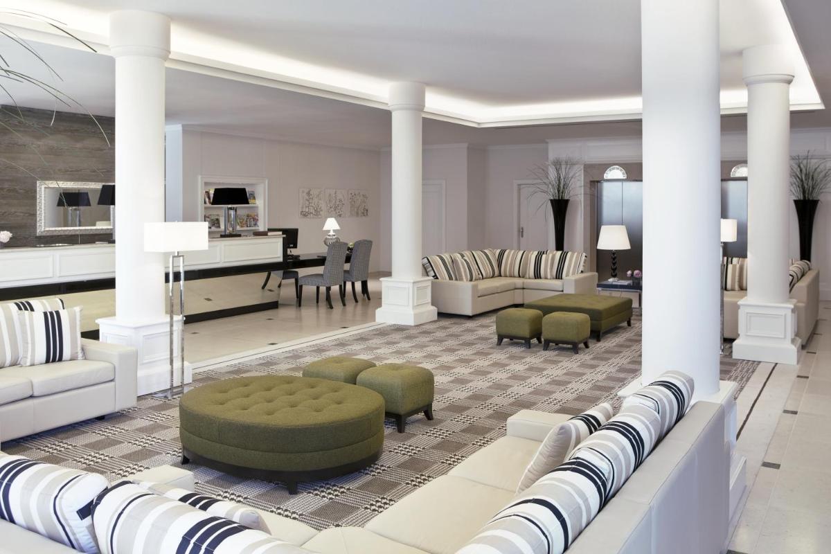 Ein Sitzbereich in der Unterkunft Steigenberger Grandhotel & Spa Heringsdorf