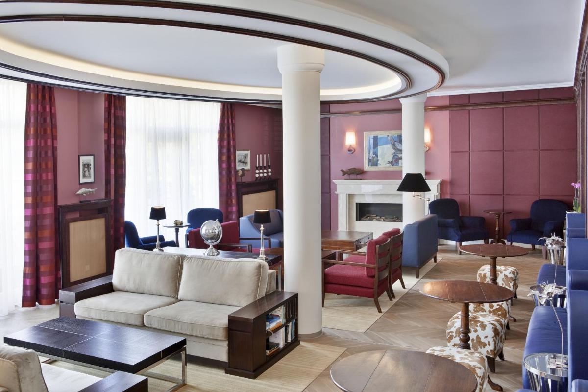 Ein Sitzbereich in der Unterkunft Steigenberger Grandhotel & Spa Heringsdorf