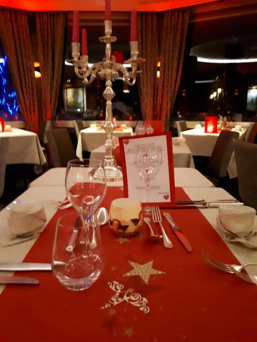 Restaurant ou autre lieu de restauration dans l'établissement Aiguille du Midi - Hôtel & Restaurant