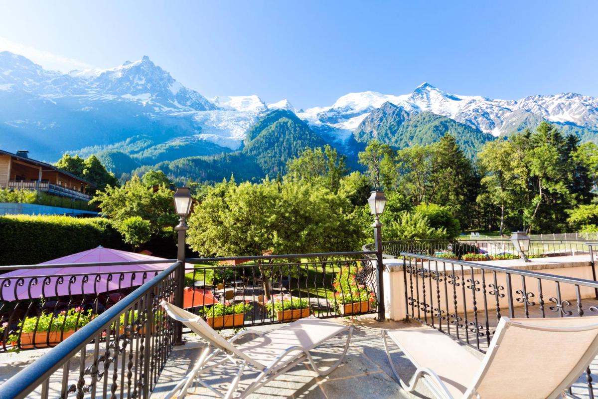 Vue générale sur la montagne ou vue sur la montagne depuis l'hôtel