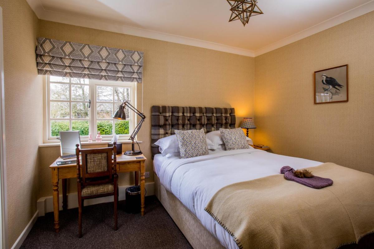 The Hawk Inn - Housity