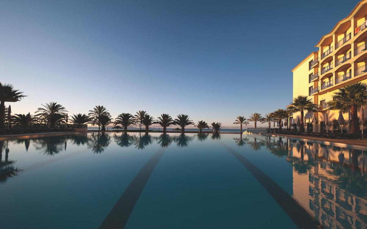A piscina em ou perto de Vila Gale Santa Cruz