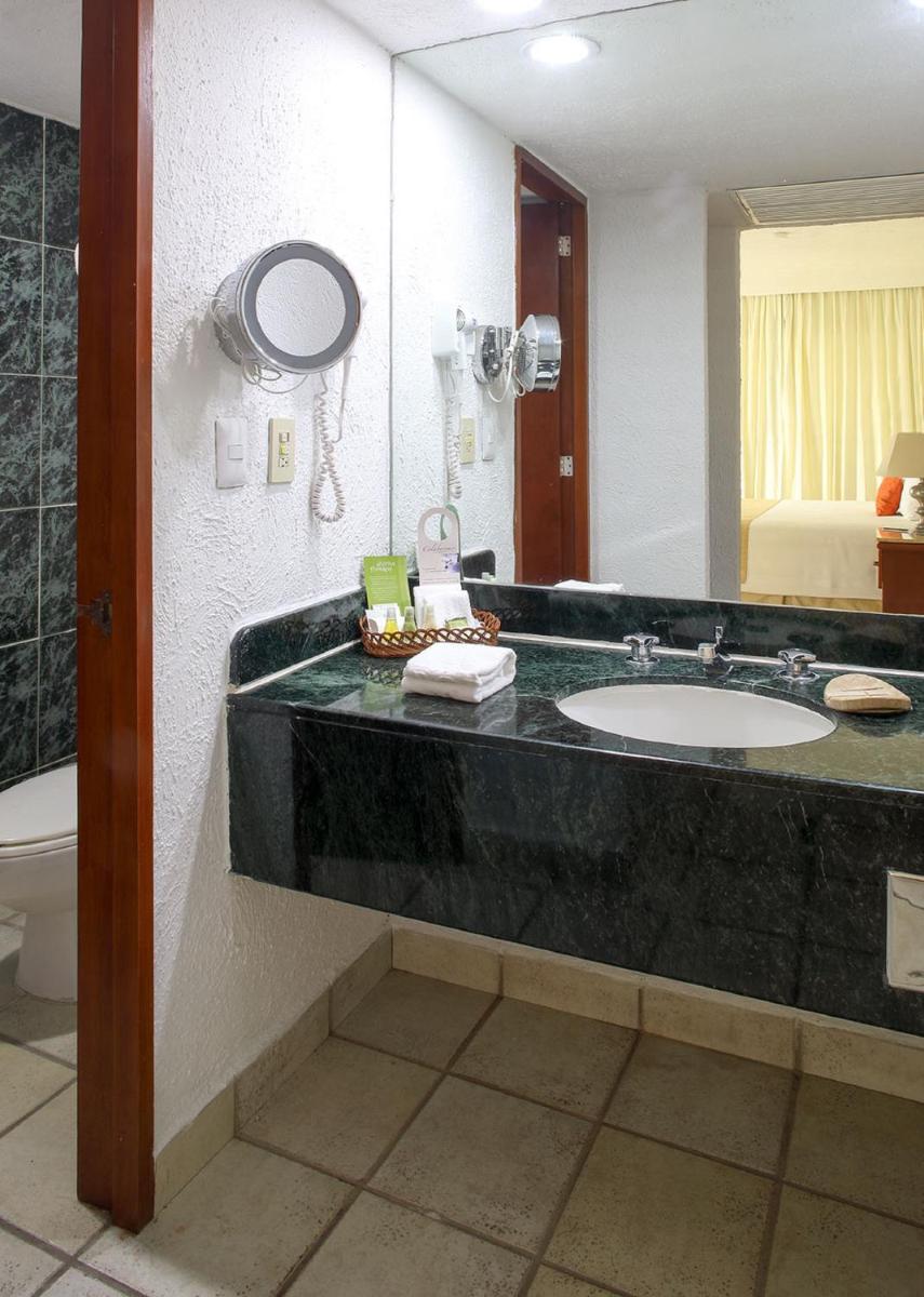 Emporio Ixtapa - with Optional All Inclusive - Housity