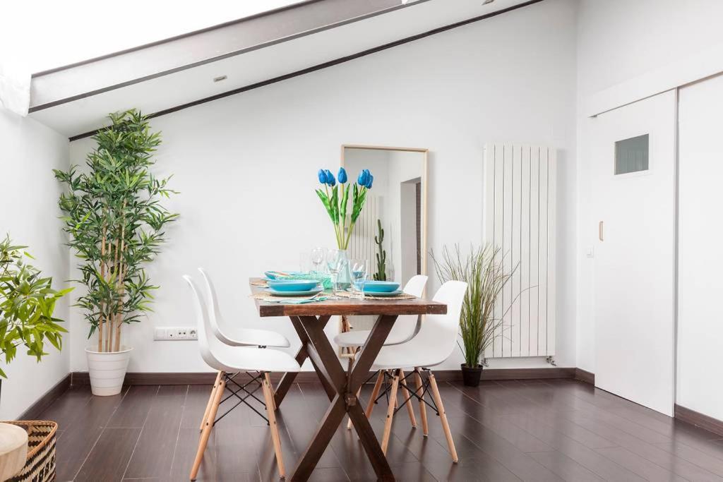Modern top floor loft at Malasaña's heart - Housity