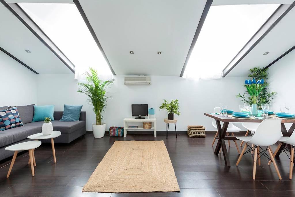 Modern top floor loft at Malasaña's heart - Housity