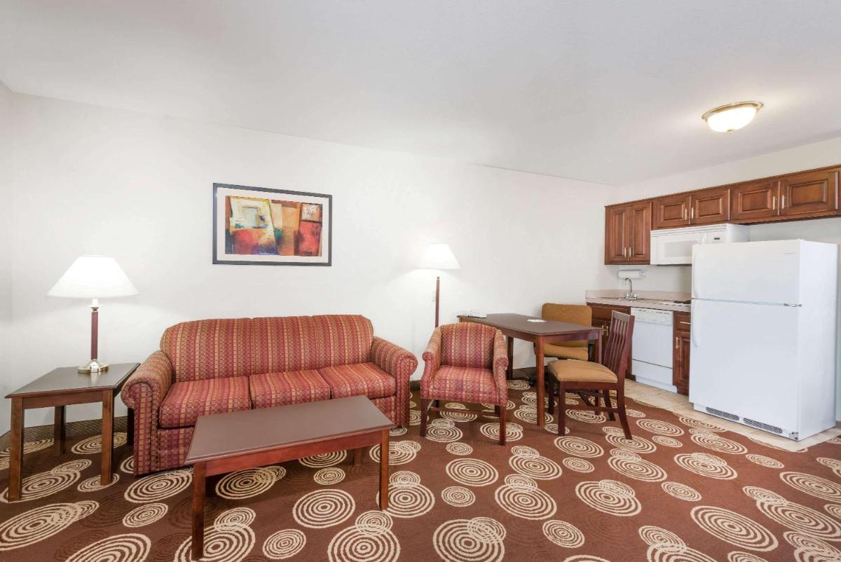 Hawthorn Extended Stay by Wyndham Seville - Housity