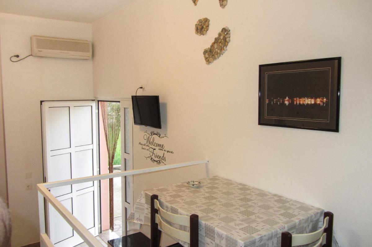 Apartments Uradi Sam - Housity