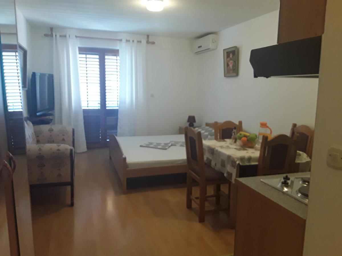 Zaton Apartmani M. Ilesh - Housity