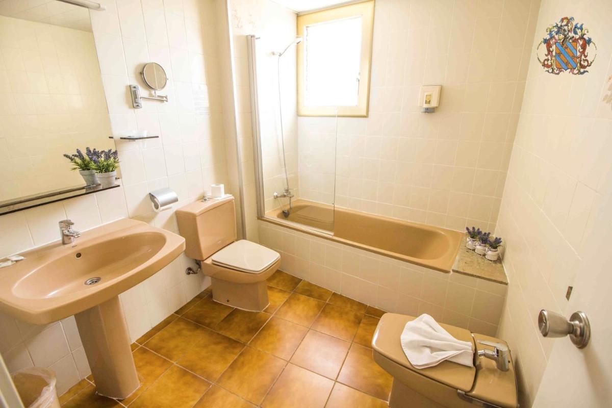 Un baño de Hotel Victoria Spa & Splay Center