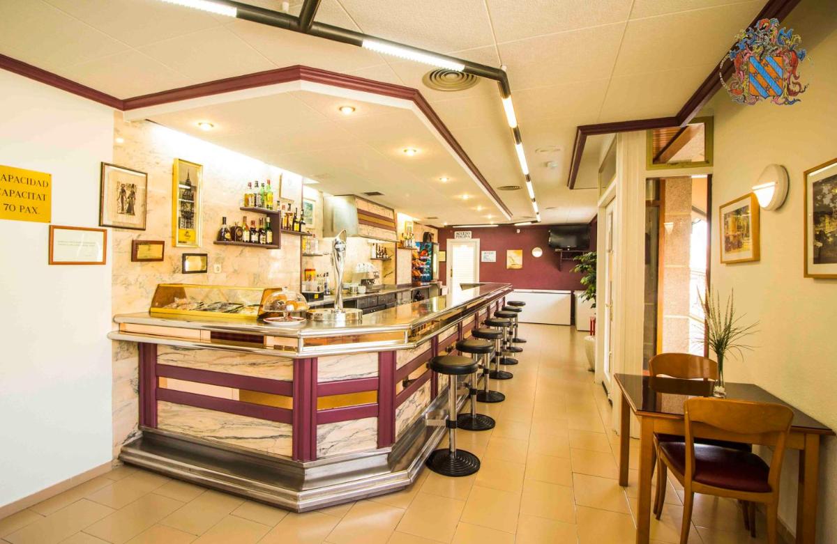Un restaurante o sitio para comer en Hotel Victoria Spa & Splay Center