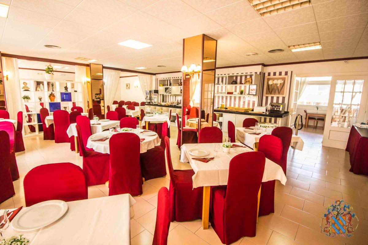 Un restaurante o sitio para comer en Hotel Victoria Spa & Splay Center