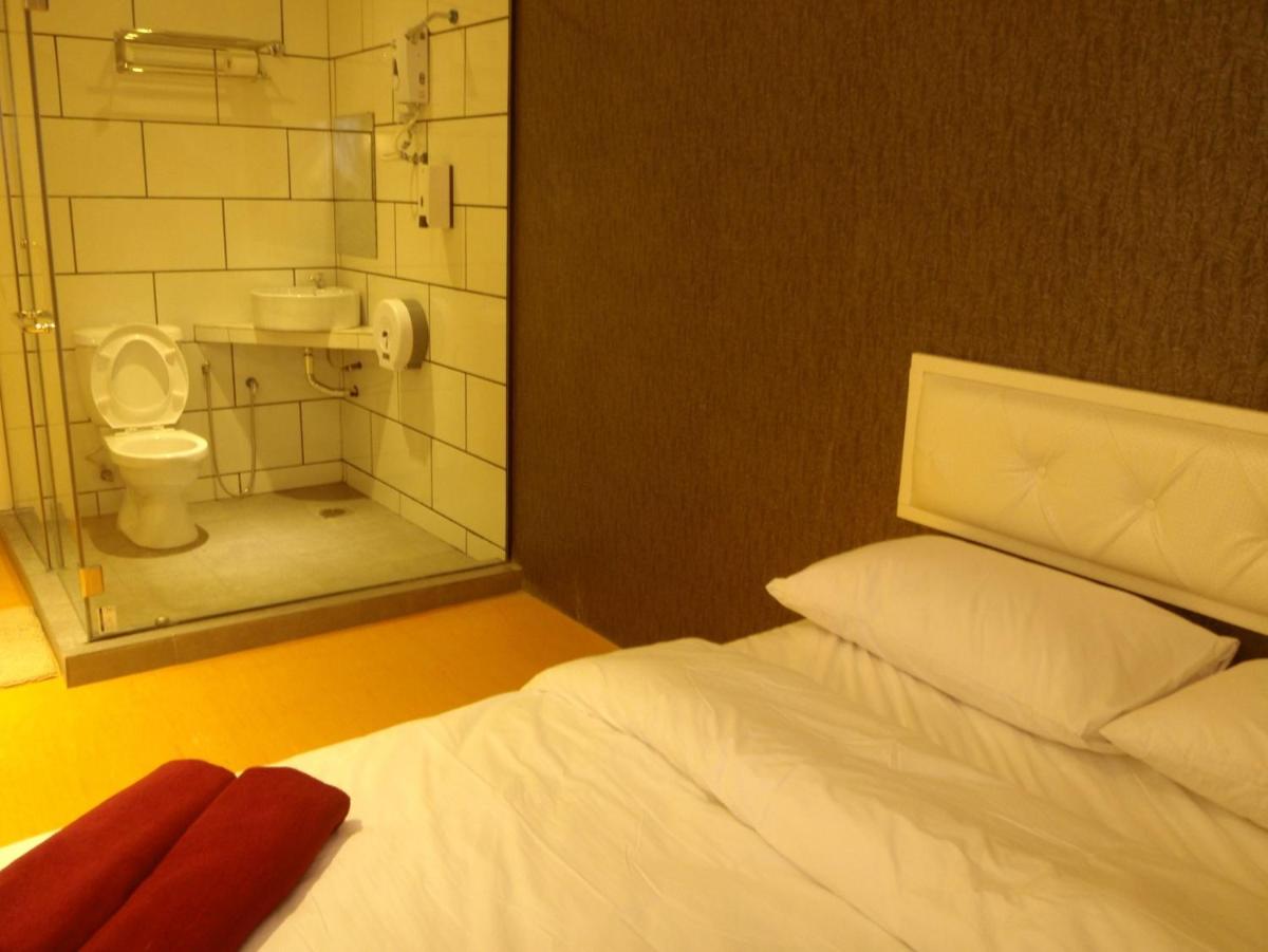 Hotel 77 Rawang - Housity