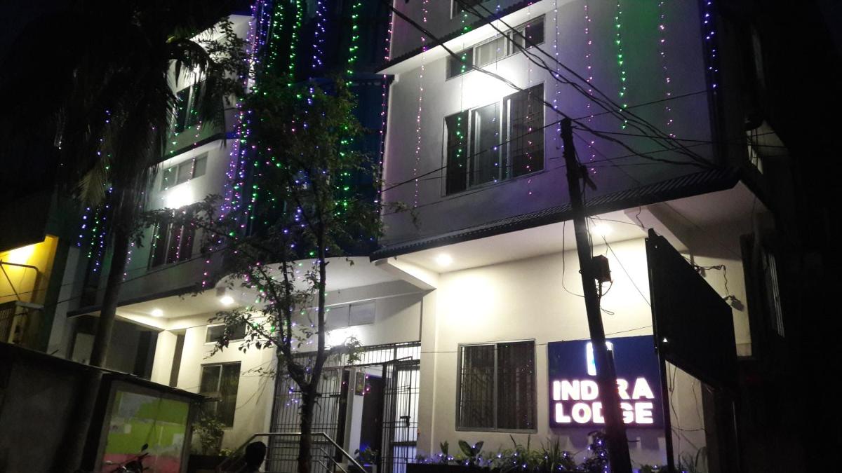 Hotel Indira - Housity