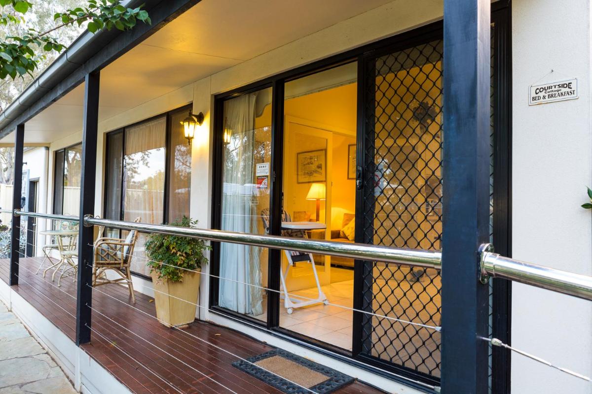 Courtsidecottage Bed and Breakfast - Housity