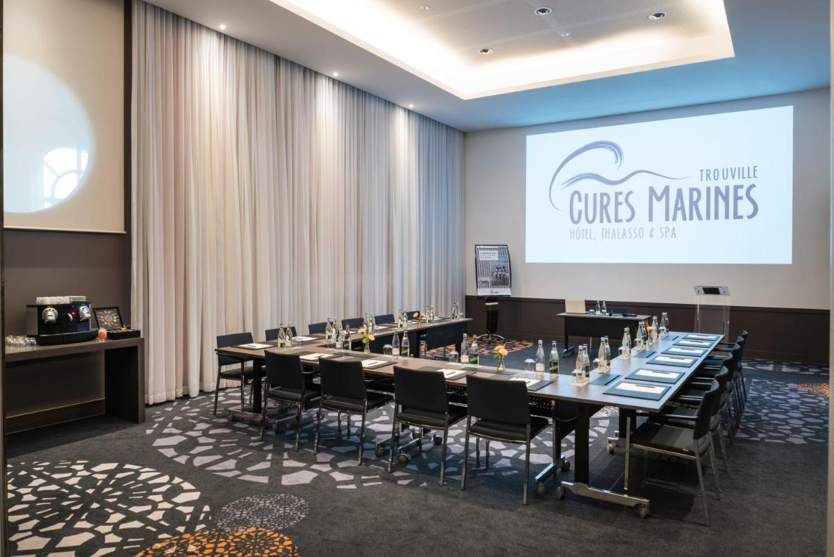 Espace de conférence ou salle de réunion dans l'établissement Cures Marines Hotel Thalasso & Spa Trouville - MGallery Collection