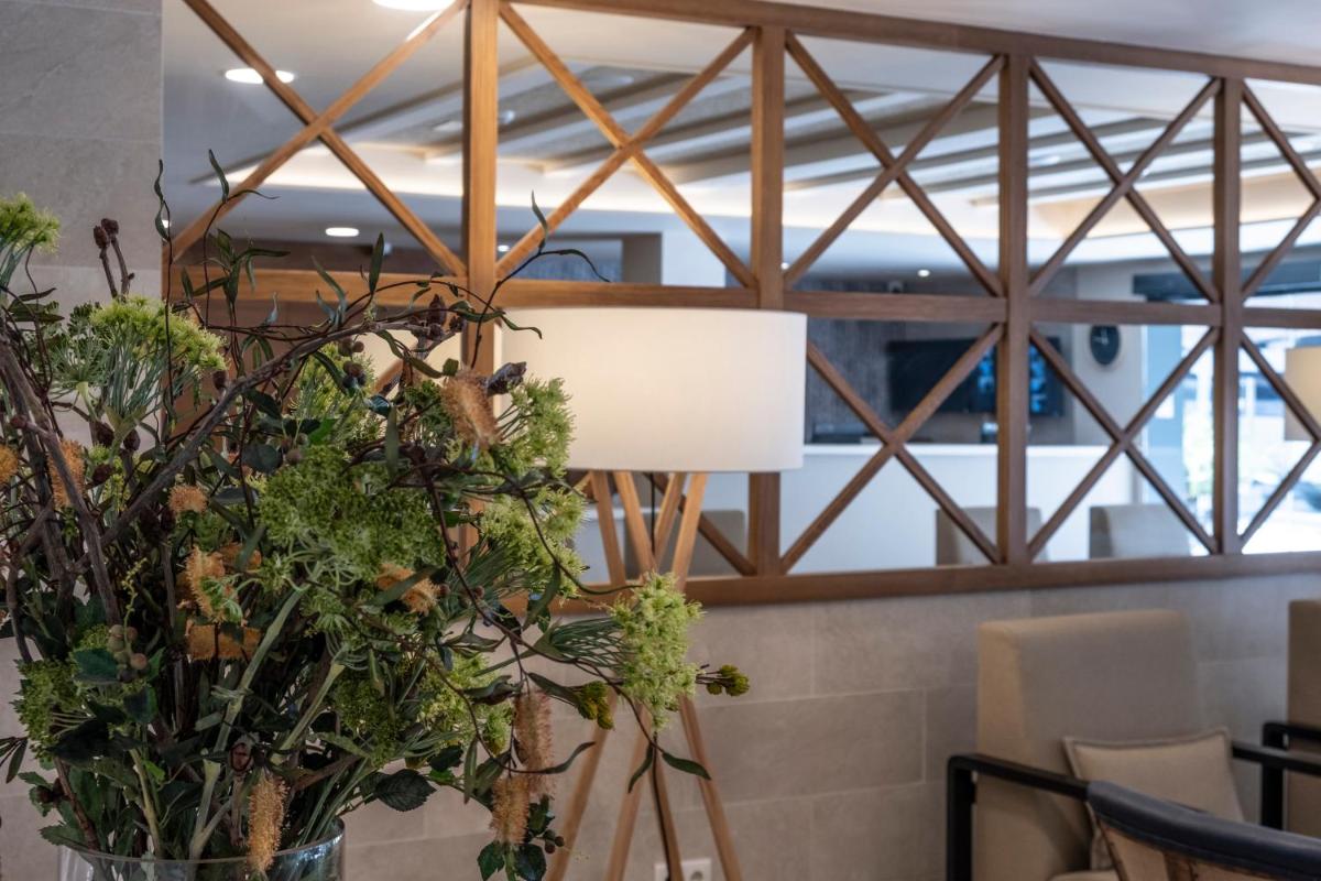 Zona de estar de Rosamar Es Blau 4*s - Adults Only